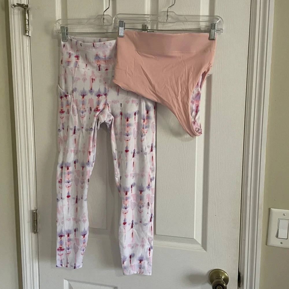 Fabletics workout set - Picture 2 of 2